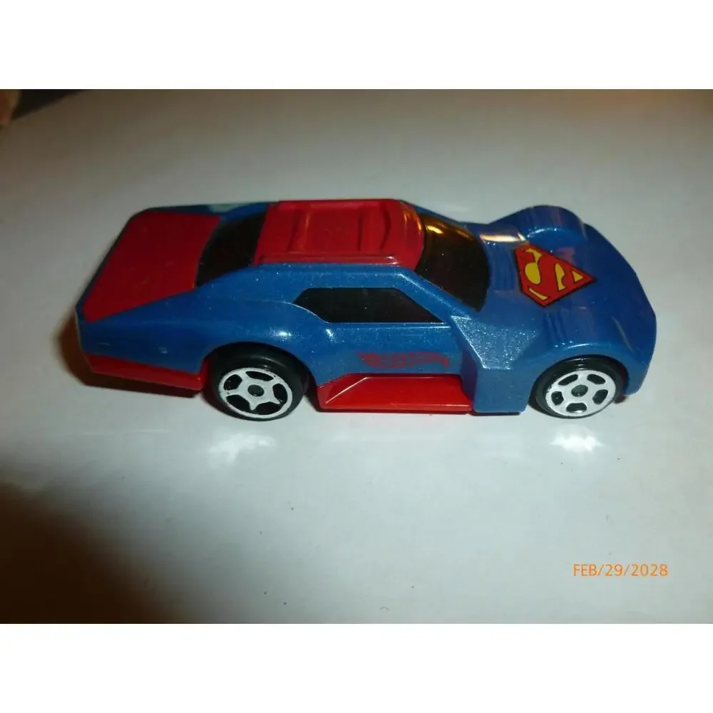 2016 Superman Mattel Hot‎ Wheels Friction Pull Back Car